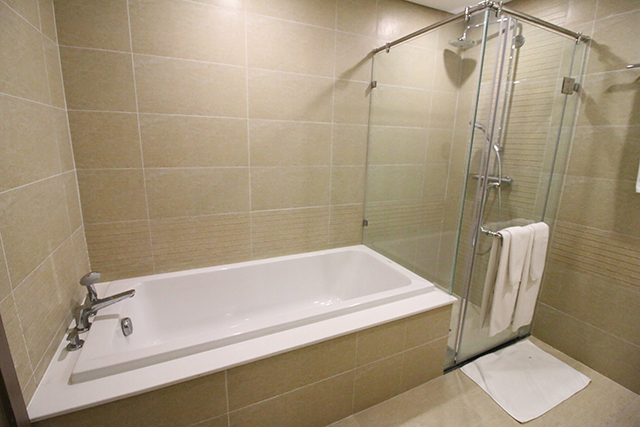 *Elegant & Beautiful View Three Bedroom Apartment For Rent in Vinhomes Metropolis* 13