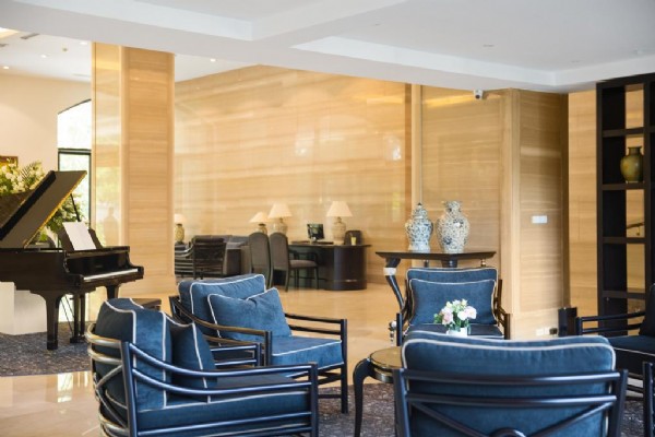 Elegant Suites Westlake 13