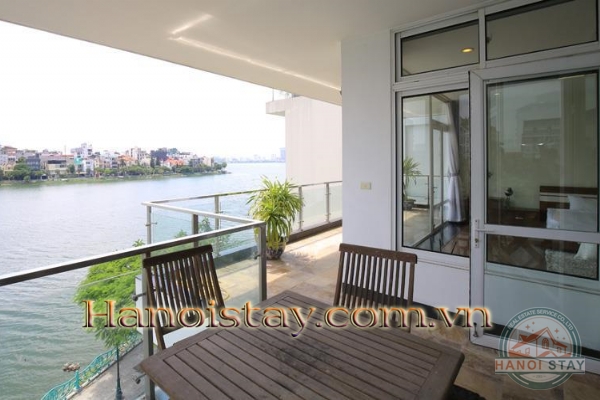 *Enjoy living in the ultimate Lake View 03 Bedroom Apartment rental in Quang An street, Tay Ho* 11