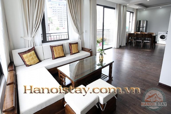 *Experience super bright 2 bedroom apartment rental in Xuan Dieu street, Tay Ho* 1