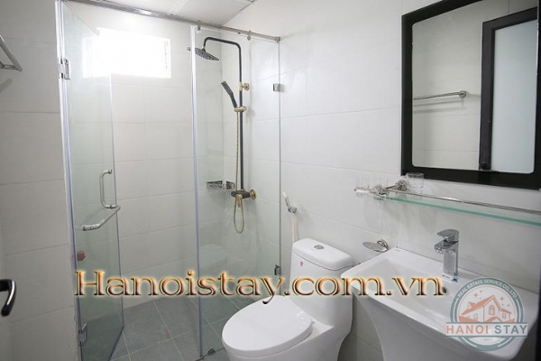*Experience super bright 2 bedroom apartment rental in Xuan Dieu street, Tay Ho* 5