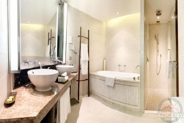 For Rent: Island Villa on West Lake | 3BR, 2BA | 173m² 5