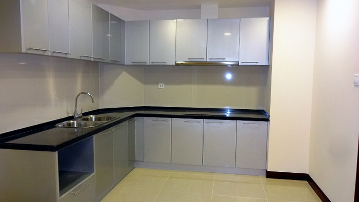 Fully furnished Two bedroom Apartment for rent in R1, Royal City Vinhomes, Reasonable price 4