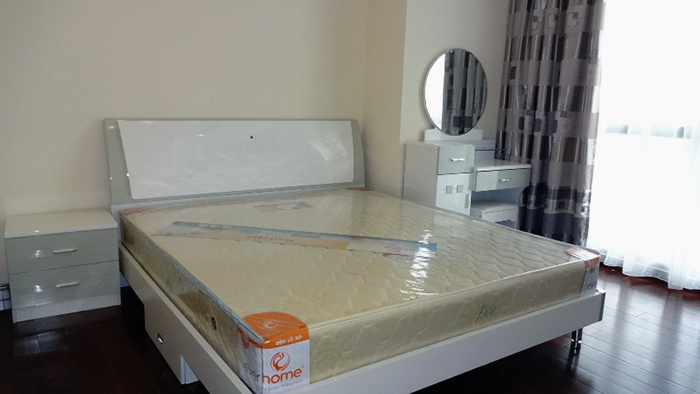 Fully furnished Two bedroom Apartment for rent in R1, Royal City Vinhomes, Reasonable price 5