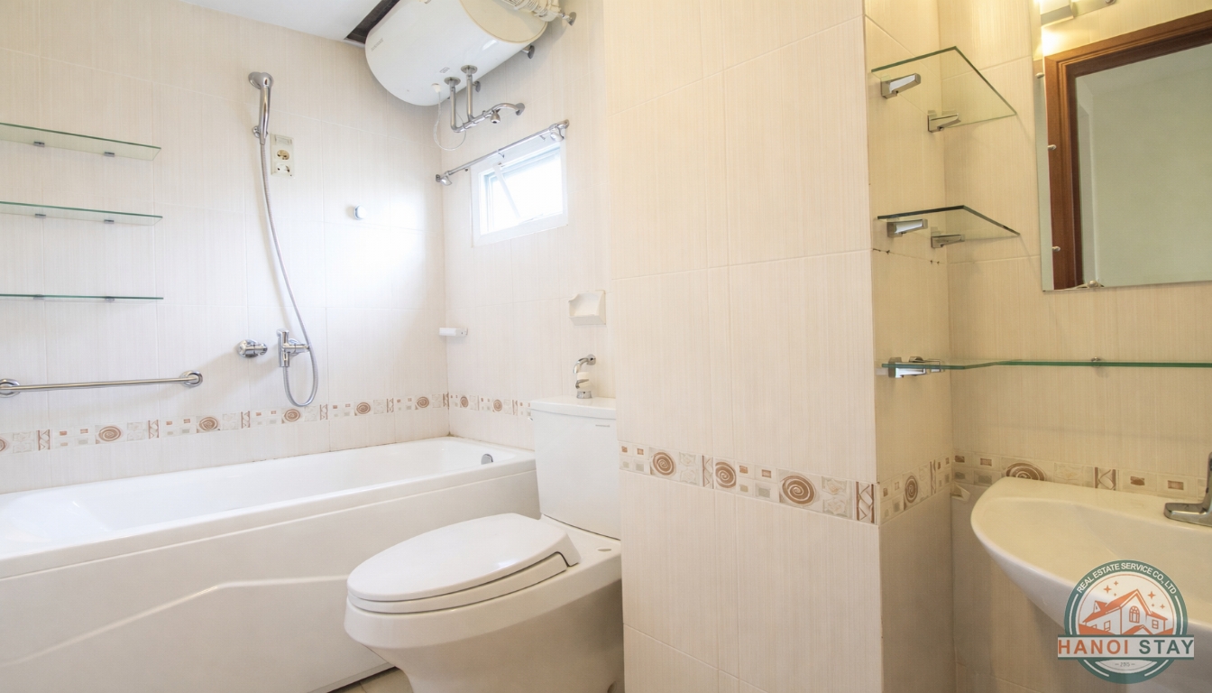 Good Size Apartment for rent in Kim Ma str, Ba Dinh 4