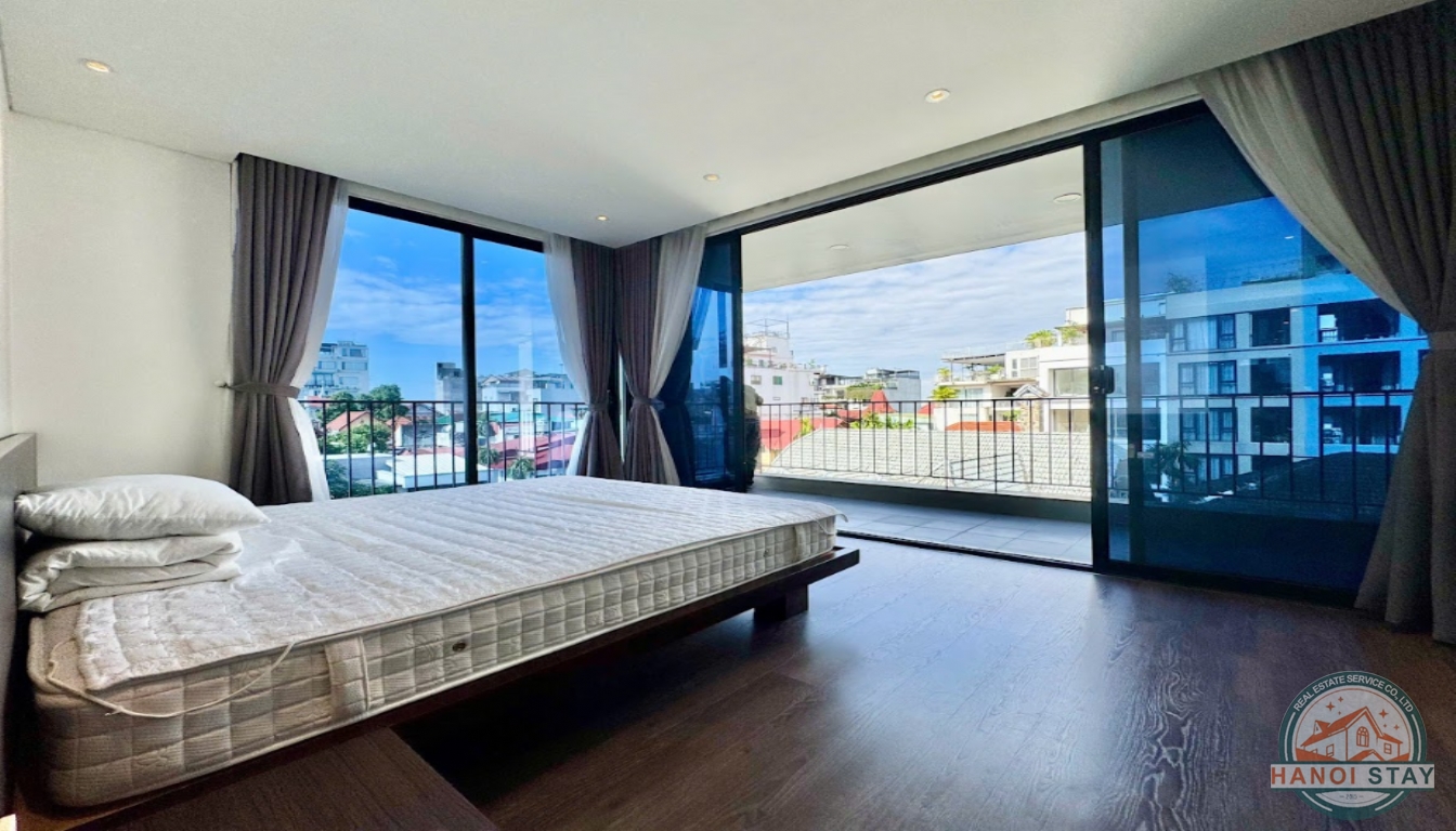 Gorgeous 02 Bedroom Apartment for rent in To Ngoc Van str, Tay Ho 3