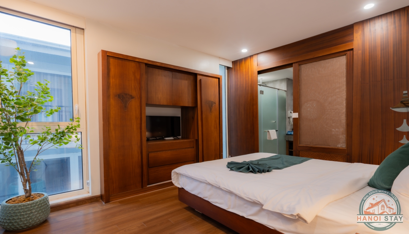 SPACIOUS 3-BEDROOM APARTMENT | KIM MA, BA DINH 1