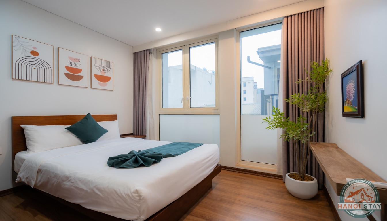 SPACIOUS 3-BEDROOM APARTMENT | KIM MA, BA DINH 1