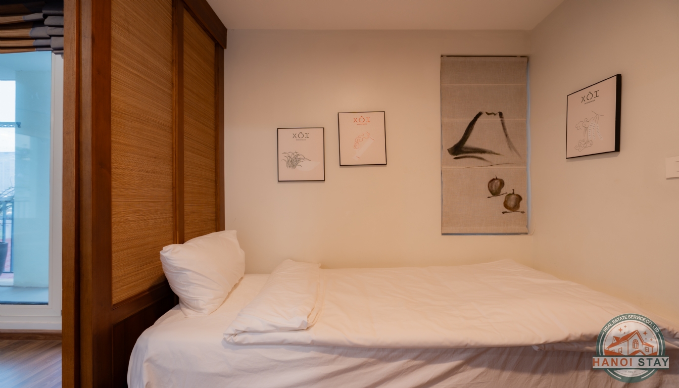 SPACIOUS 3-BEDROOM APARTMENT | KIM MA, BA DINH 1