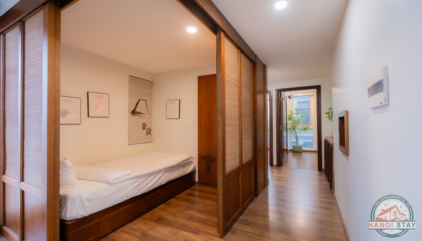 SPACIOUS 3-BEDROOM APARTMENT | KIM MA, BA DINH 1