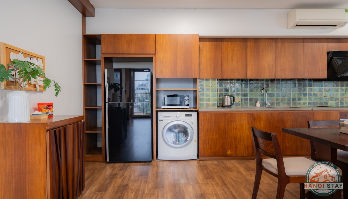 SPACIOUS 3-BEDROOM APARTMENT | KIM MA, BA DINH 1