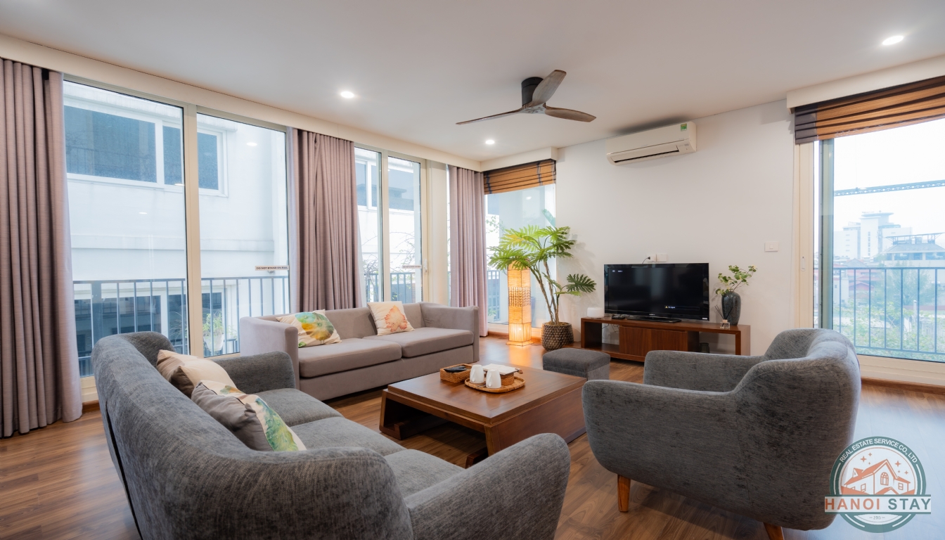 SPACIOUS 3-BEDROOM APARTMENT | KIM MA, BA DINH 1