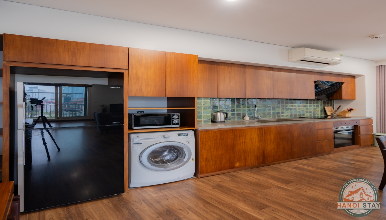 SPACIOUS 3-BEDROOM APARTMENT | KIM MA, BA DINH 1