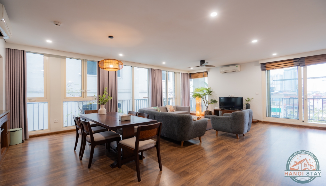 SPACIOUS 3-BEDROOM APARTMENT | KIM MA, BA DINH 1