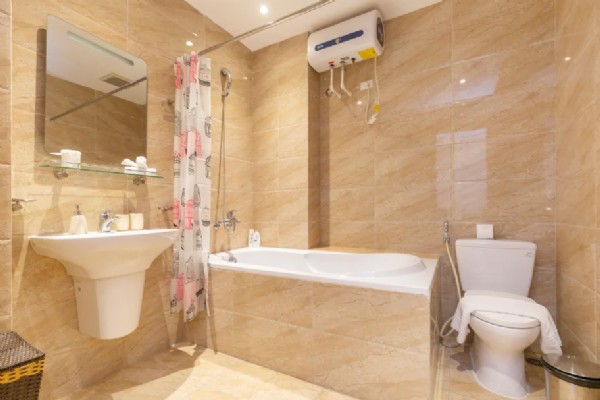 High Quality two bedroom apartment for rent in center of Hoan Kiem district 9
