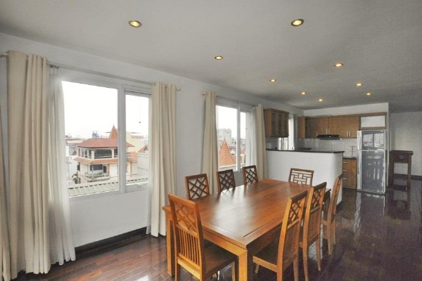 *Lake View 3 Bedroom Apartment Rental in Quang An street, Tay Ho District, Modern Amenities* 4