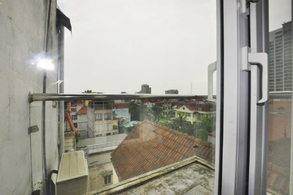 *Lake View 3 Bedroom Apartment Rental in Quang An street, Tay Ho District, Modern Amenities* 5