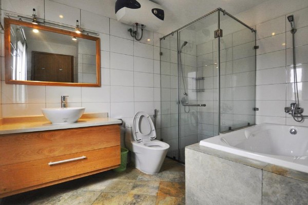 *Lake View 3 Bedroom Apartment Rental in Quang An street, Tay Ho District, Modern Amenities* 10
