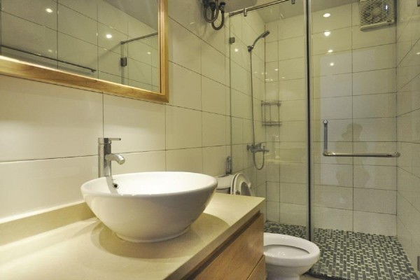 *Lake View 3 Bedroom Apartment Rental in Quang An street, Tay Ho District, Modern Amenities* 7