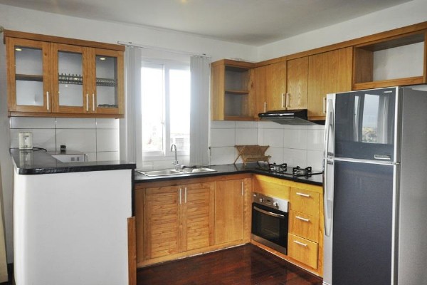 *Lake View 3 Bedroom Apartment Rental in Quang An street, Tay Ho District, Modern Amenities* 9