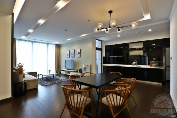 Lake view 4 bedroom apartment for rent in Vinhomes Metropolis 15