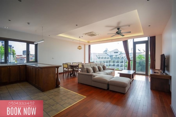 Lake view and morden 3 bedroom apartment for rent on Tu Hoa street, Tay Ho