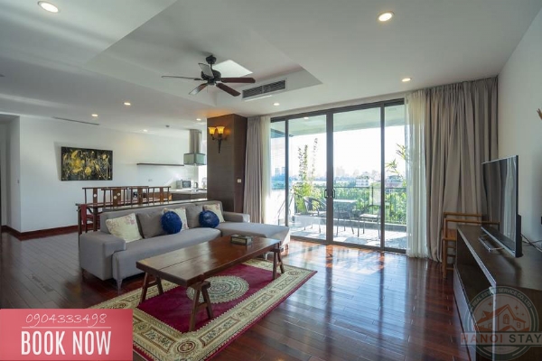 LAKE VIEW apartment with 4 bedrooms for rent in Dang Thai Mai street, Tay Ho 2