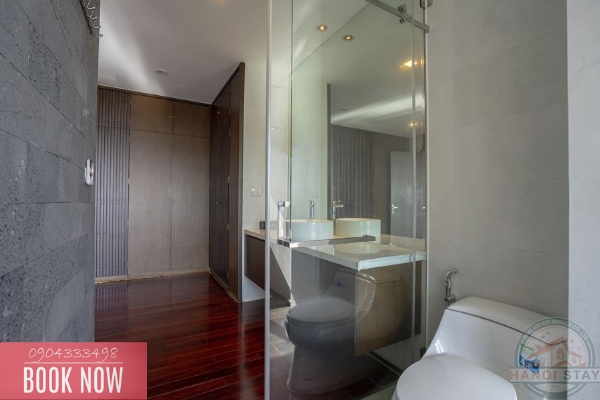 LAKE VIEW apartment with 4 bedrooms for rent in Dang Thai Mai street, Tay Ho 18
