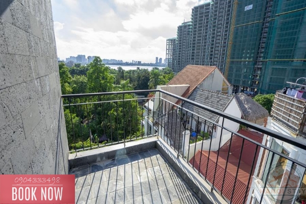 LAKE VIEW apartment with 4 bedrooms for rent in Dang Thai Mai street, Tay Ho 21