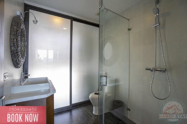 LAKE VIEW apartment with 4 bedrooms for rent in Dang Thai Mai street, Tay Ho 25