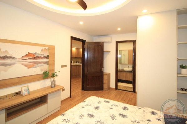 *Lake View & Balcony 2 BR Apartment for rent in Pham Huy Thong str, Ba Dinh* 10