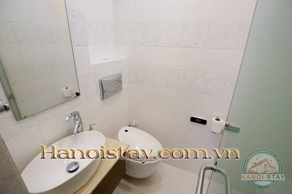 *Lake View Top Floor 4 Bedroom Serviced Apartment rental in Quang Khanh street, Tay Ho* 5