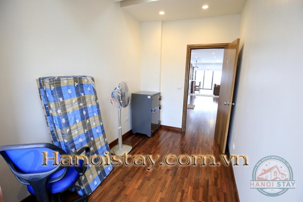 *Lake View Top Floor 4 Bedroom Serviced Apartment rental in Quang Khanh street, Tay Ho* 13