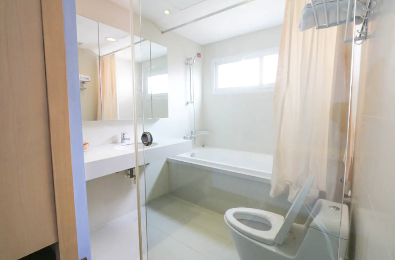 Lake View Two Bedroom Apartment Rental in Quang Khanh street, Tay Ho, Reasonable Price 8