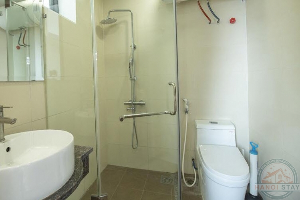 *Large Balcony, Big Living Room 02 BR Apartment for rent in West Lake* 2