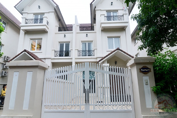Large Family Home Beautiful 5 Bedroom Villa for rent in Vinhomes Riverside, Long Bien, Hoa Sua Area 1