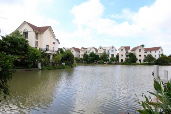 Large furnished villa to lease in Hoa Sua Vinhomes Riverside 7