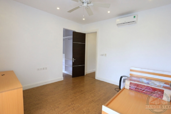 Large furnished villa to lease in Hoa Sua Vinhomes Riverside 13