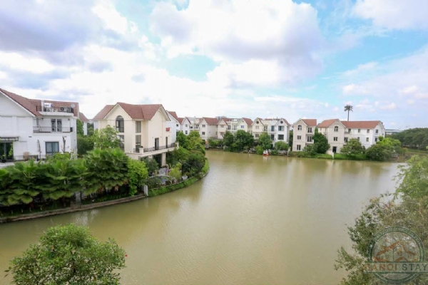 Large furnished villa to lease in Hoa Sua Vinhomes Riverside 18
