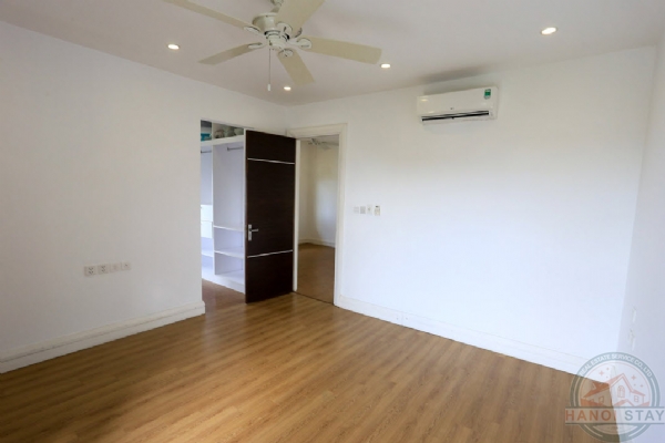 Large furnished villa to lease in Hoa Sua Vinhomes Riverside 19