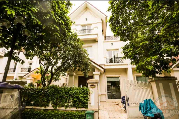 Large garden villa to rent in Hoa Sua in Vinhomes Riverside 1