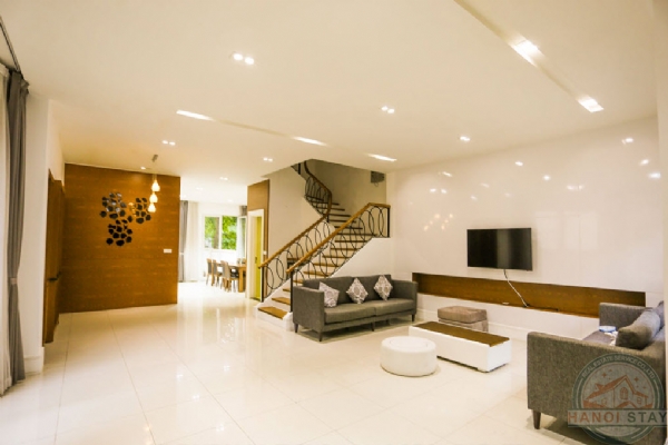 Large garden villa to rent in Hoa Sua in Vinhomes Riverside 2