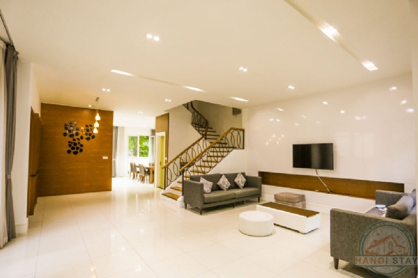 Large garden villa to rent in Hoa Sua in Vinhomes Riverside 3