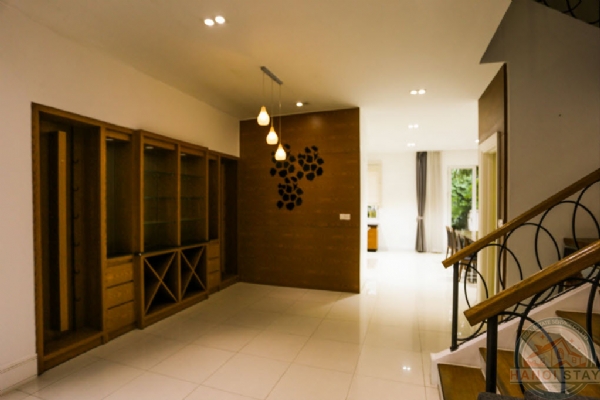 Large garden villa to rent in Hoa Sua in Vinhomes Riverside 4
