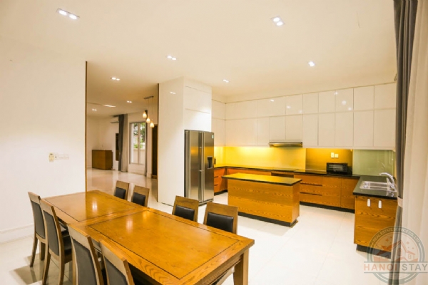 Large garden villa to rent in Hoa Sua in Vinhomes Riverside 5