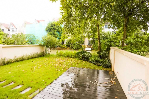 Large garden villa to rent in Hoa Sua in Vinhomes Riverside 6