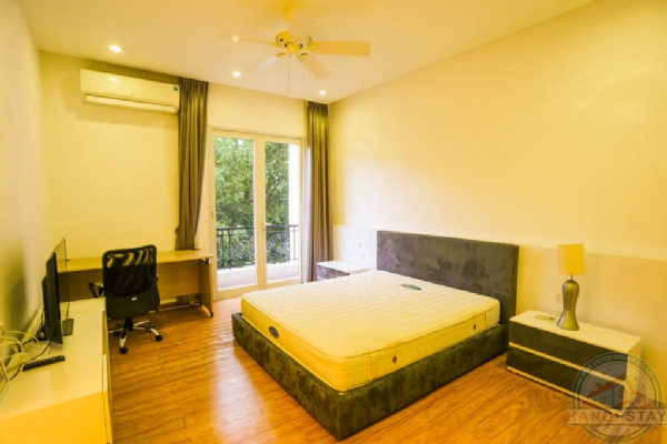 Large garden villa to rent in Hoa Sua in Vinhomes Riverside 7