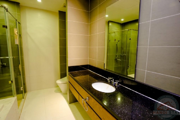 Large garden villa to rent in Hoa Sua in Vinhomes Riverside 12