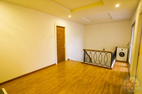 Large garden villa to rent in Hoa Sua in Vinhomes Riverside 16