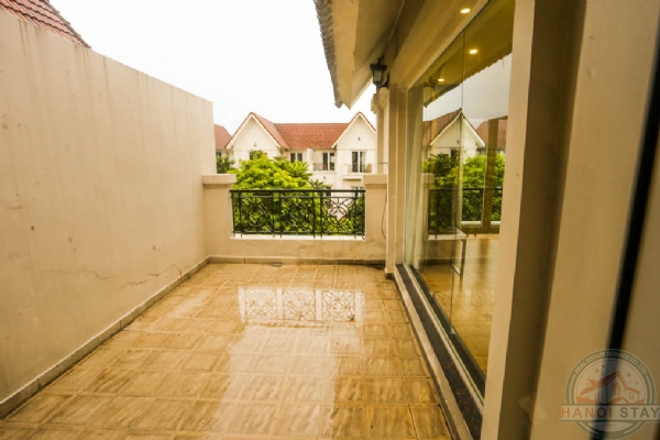 Large garden villa to rent in Hoa Sua in Vinhomes Riverside 18